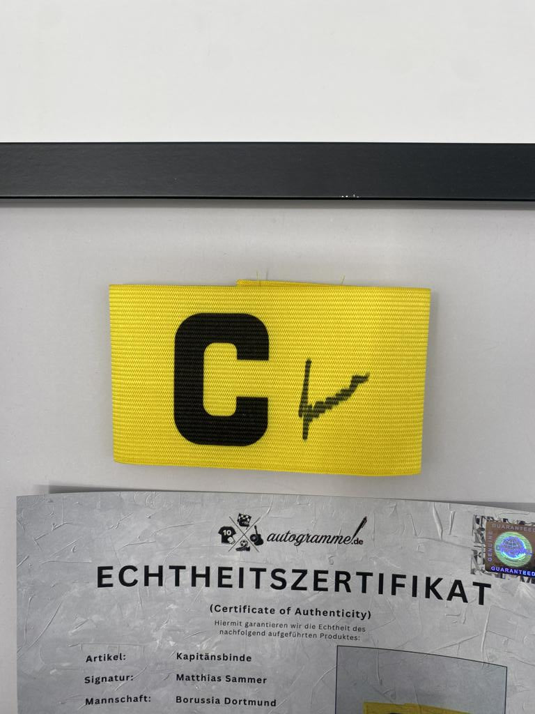Kapitänsbinde Matthias Sammer signiert im Rahmen Borussia Dortmund COA