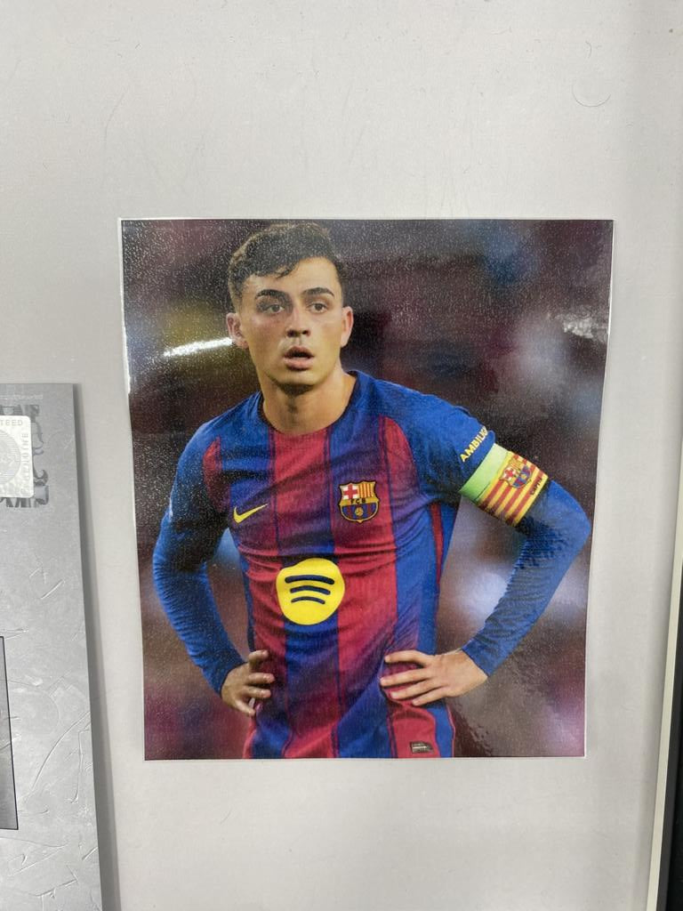 Kapitänsbinde Pedri signiert im Rahmen FC Barcelona COA Autogramm