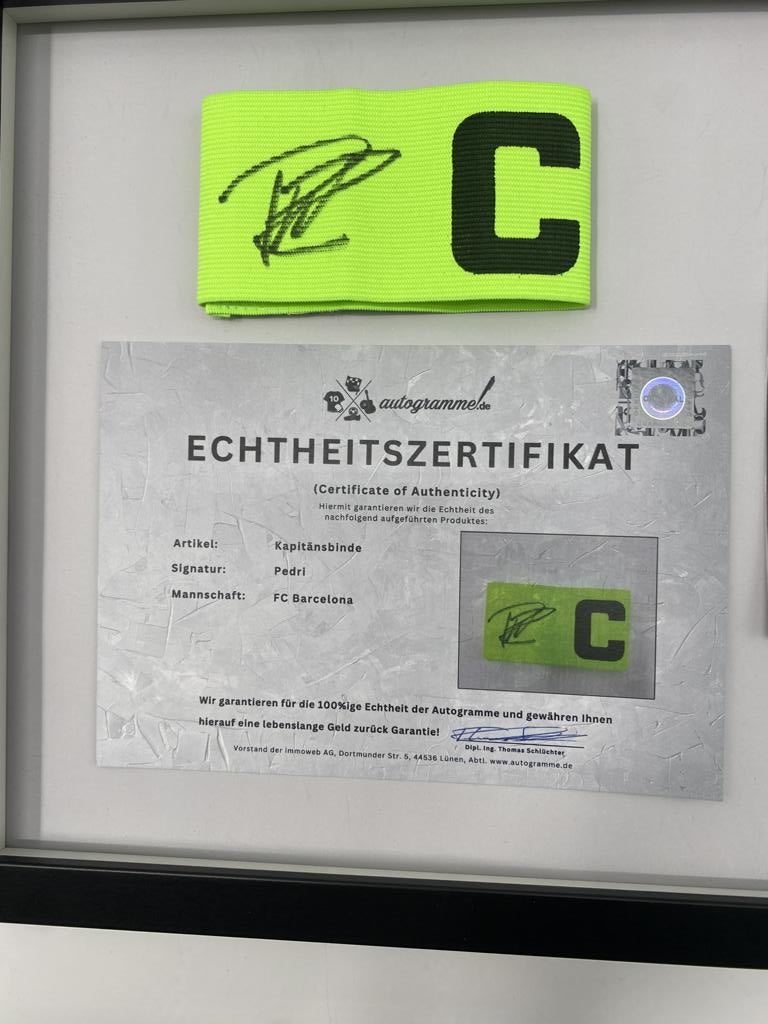 Kapitänsbinde Pedri signiert im Rahmen FC Barcelona COA Autogramm