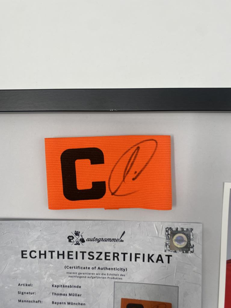 Captain's armband signed by Thomas Müller in a Bayern Munich autograph COA