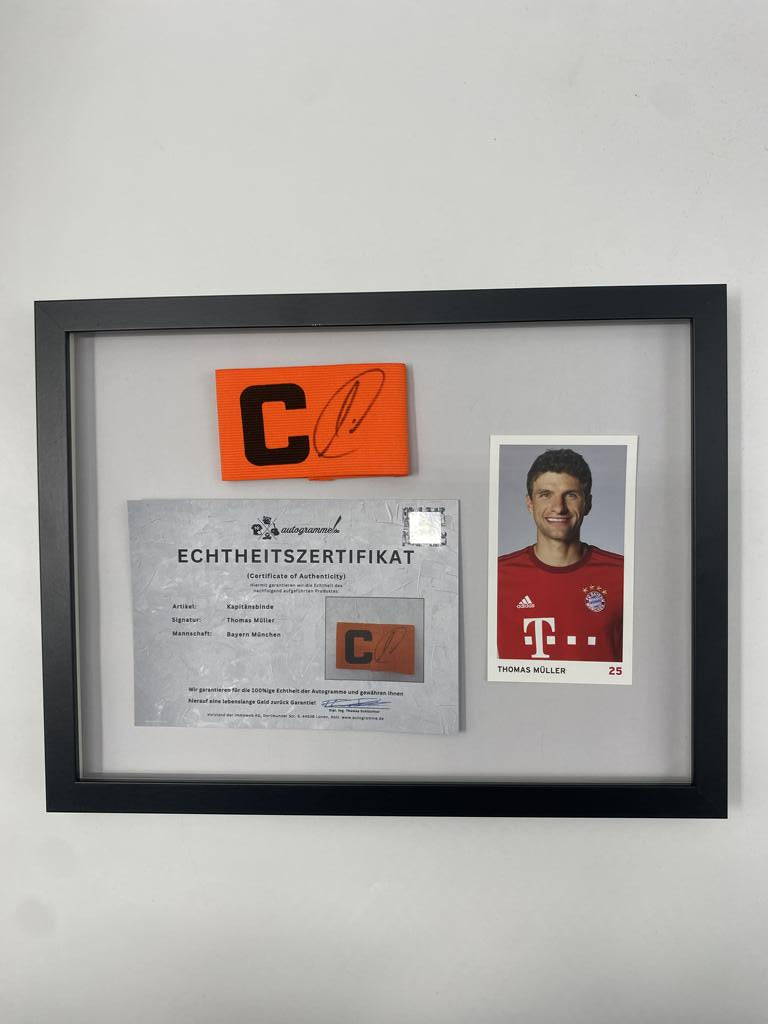 Captain's armband signed by Thomas Müller in a Bayern Munich autograph COA