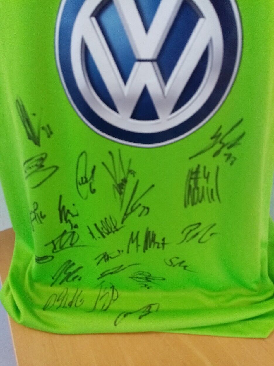 VFL Wolfsburg Jersey 2016/2017 Team Signed Wolves Autograph Football New Nike L