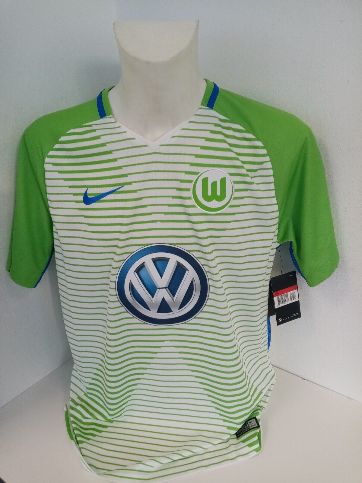 VFL Wolfsburg Jersey 17/18 Team Signed Wolves Autograph Football Nike New COA L