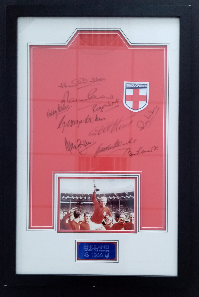 England Repro Trigot WM 1966 + frame team signed autograph Hurst Charlton Coa