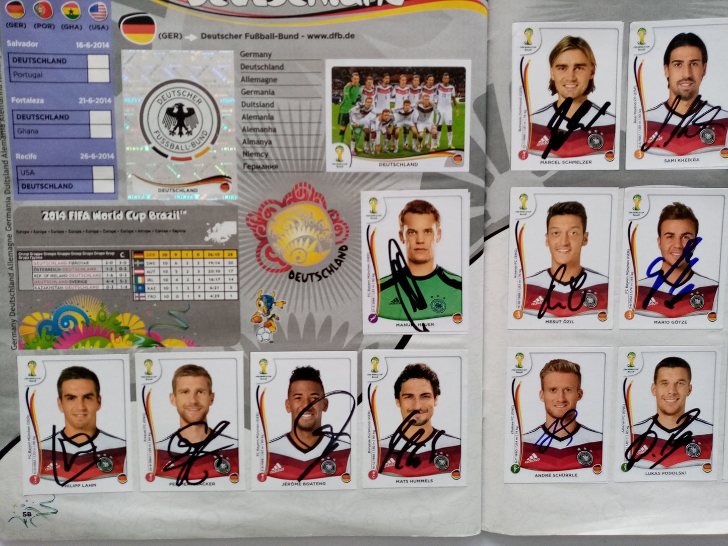 Panini Sammelkarten DFB WM 2014 signiert im Rahmen + DFB Adidas Trikot